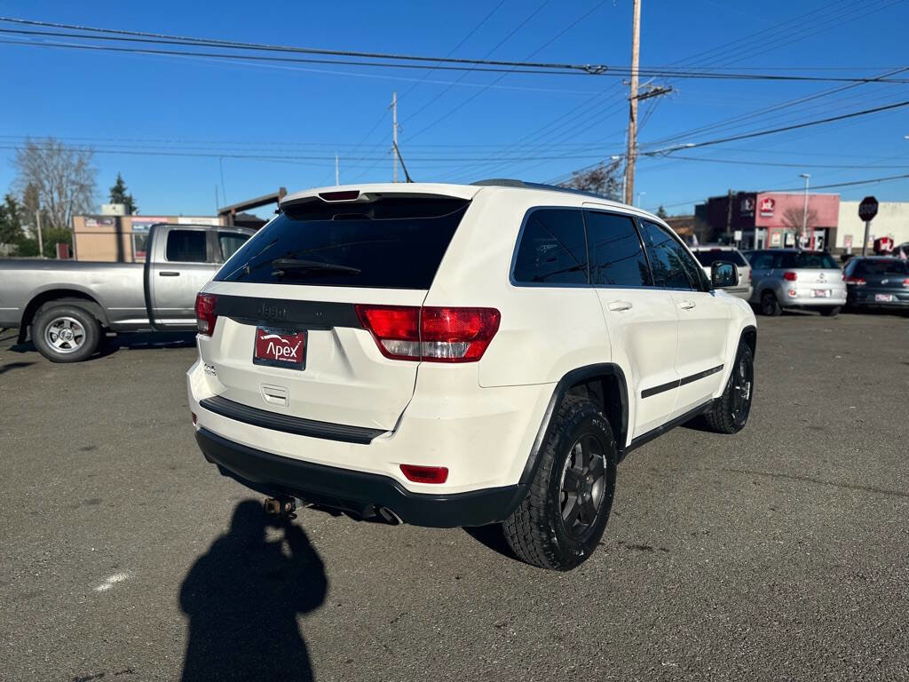 Used 2011 Jeep Grand Cherokee Laredo AWD/4WD image 7