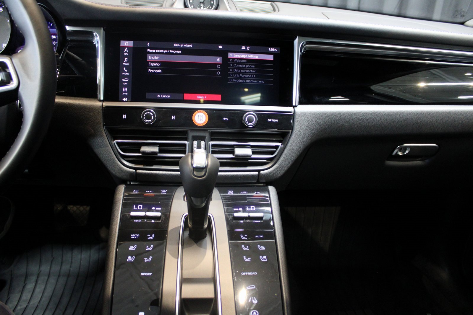 Certified 2024 Porsche Macan image 22