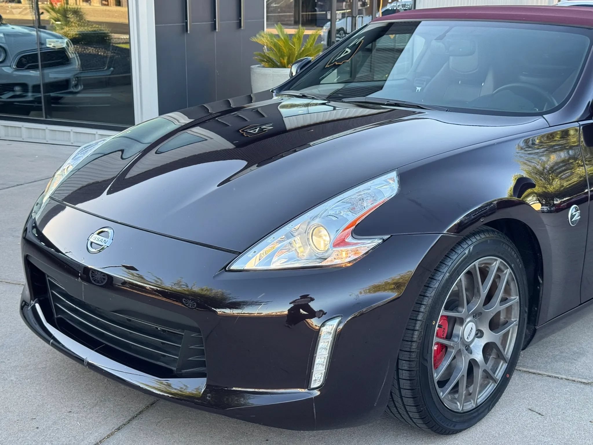 Used 2014 Nissan 370Z Touring w/ Sport Package RWD image 38