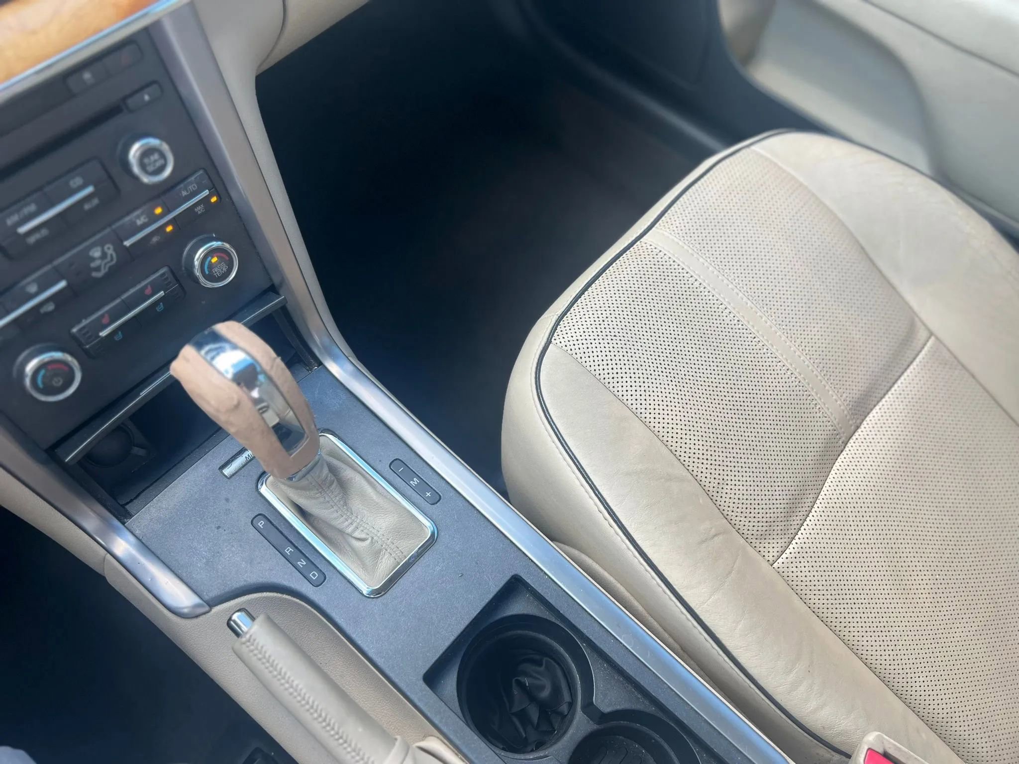 Used 2010 Lincoln MKZ FWD image 14