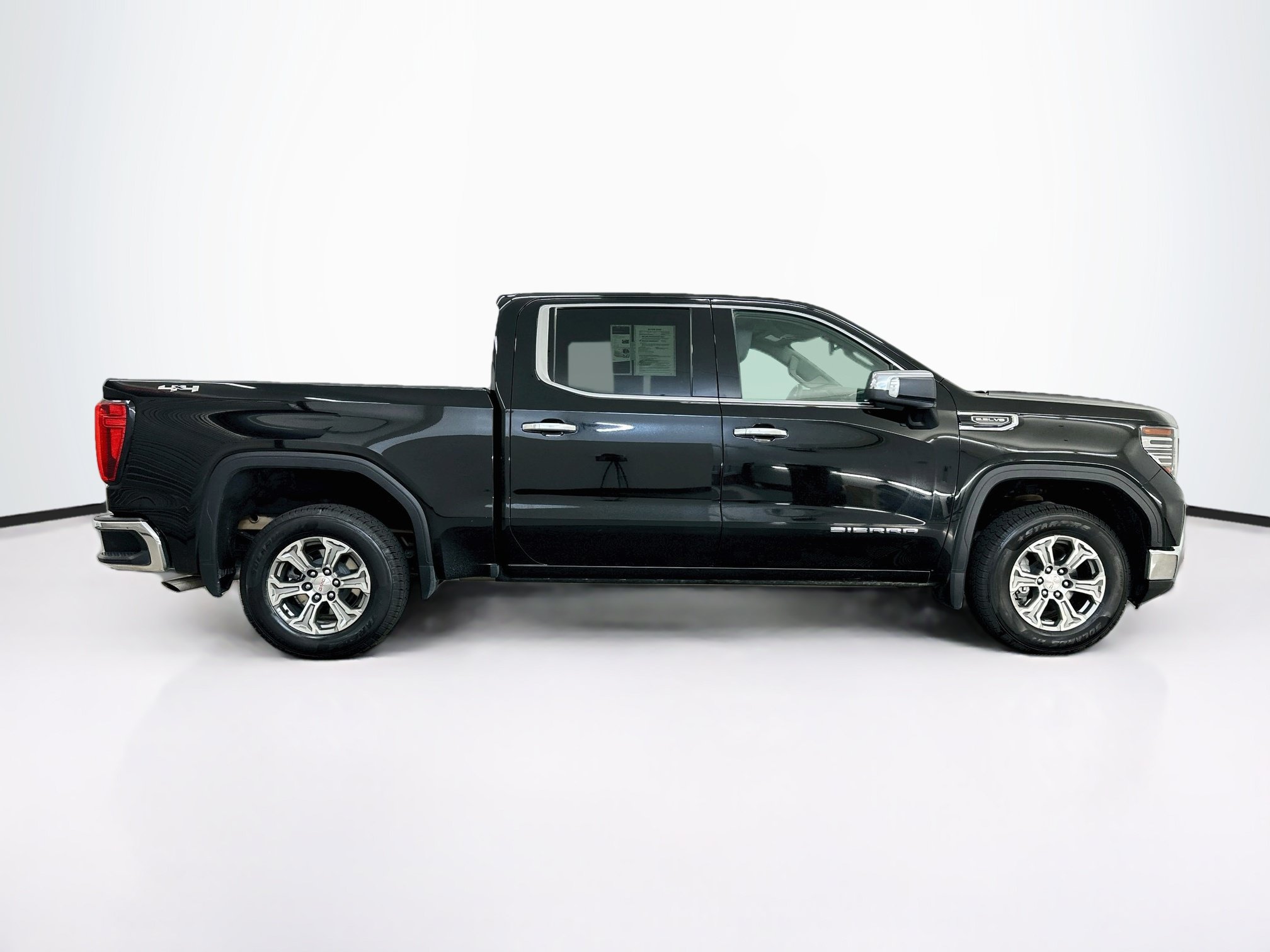 Used 2025 GMC Sierra 1500 SLT AWD/4WD image 10