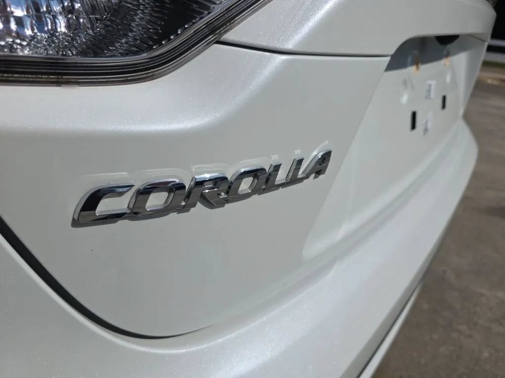Used 2020 Toyota Corolla LE FWD image 11