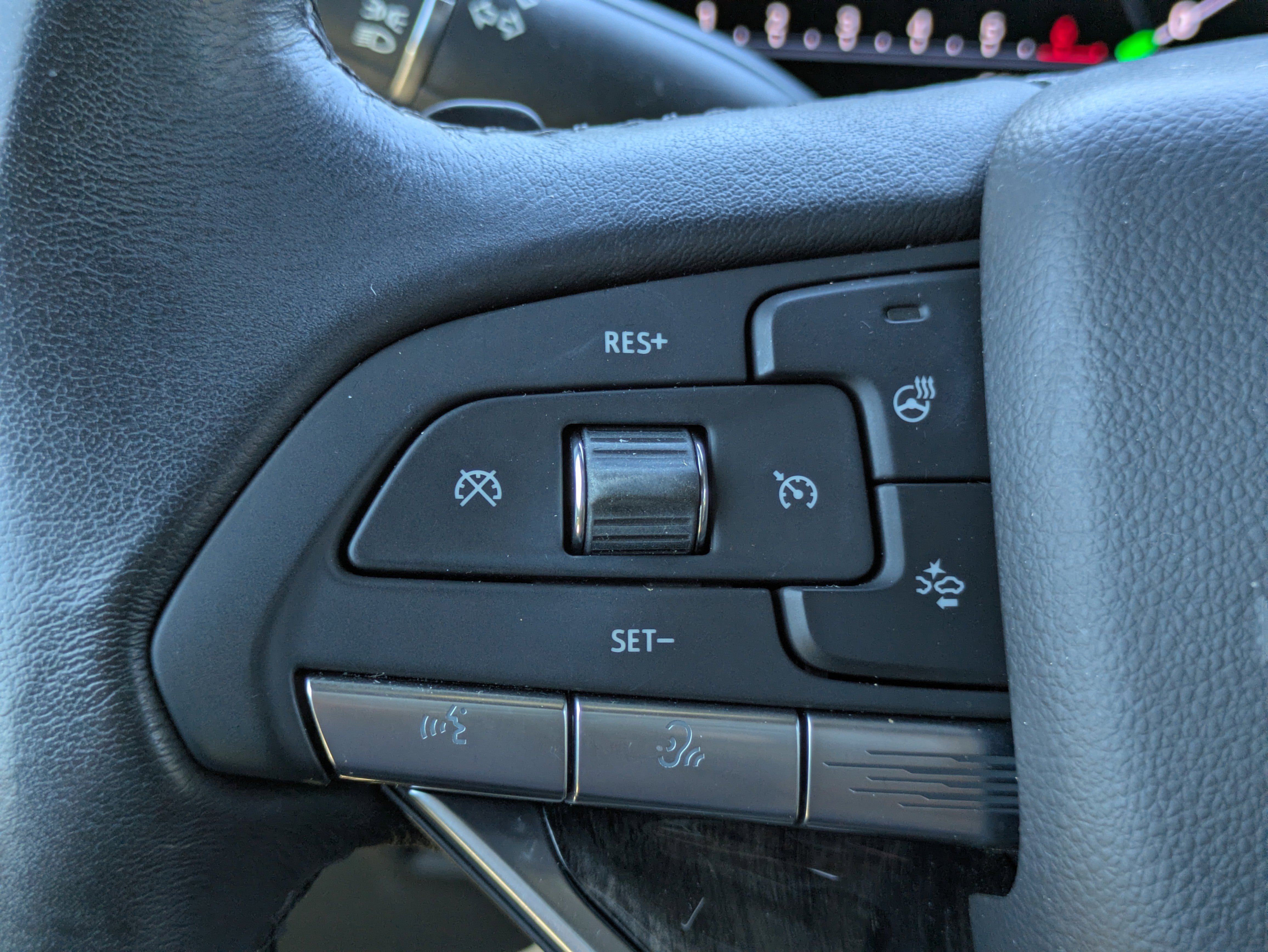 Used 2021 Cadillac Escalade Premium Luxury AWD/4WD image 19