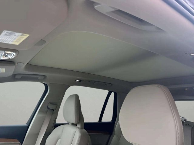 Used 2022 Volvo XC90 T5 Momentum w/ Climate Package image 7