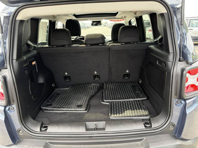 Used 2023 Jeep Renegade Altitude w/ Sun/Sound Group AWD/4WD image 15