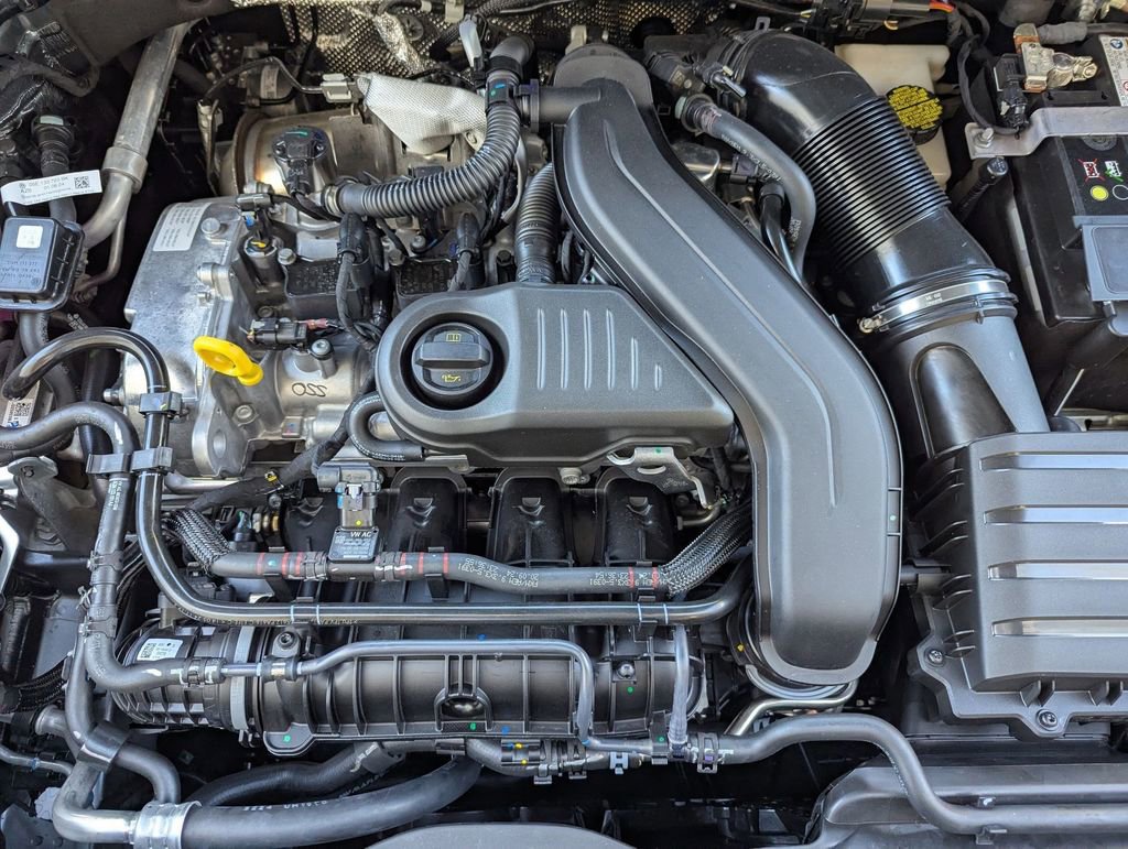 Used 2025 Volkswagen Taos SE w/ Panoramic Sunroof Package FWD image 23