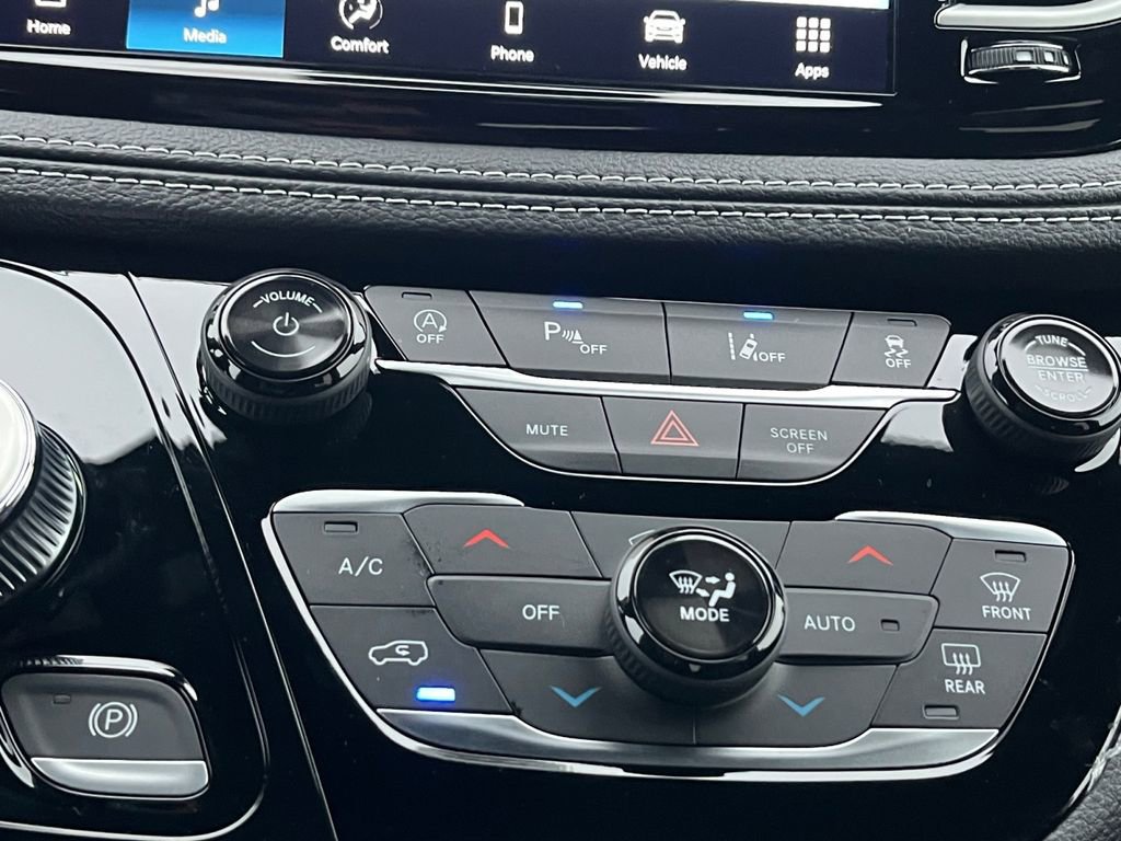 New 2026 Chrysler Pacifica Select image 4