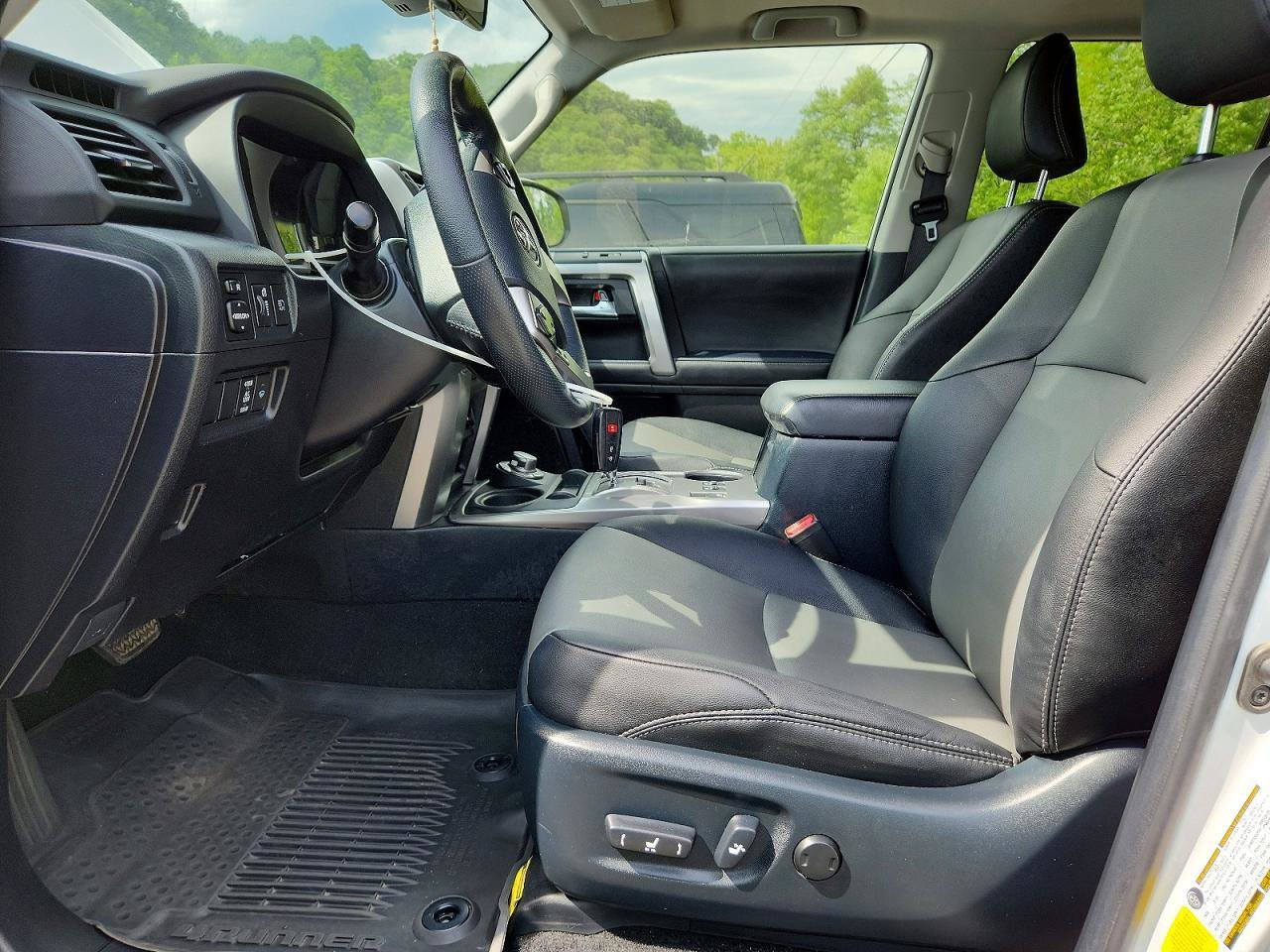 Used 2024 Toyota 4Runner SR5 Premium w/ Moonroof Package AWD/4WD image 6