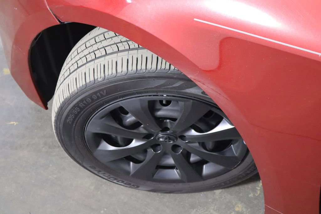 Used 2022 Toyota Corolla LE image 39