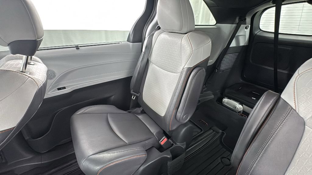 Used 2023 Toyota Sienna XSE image 14