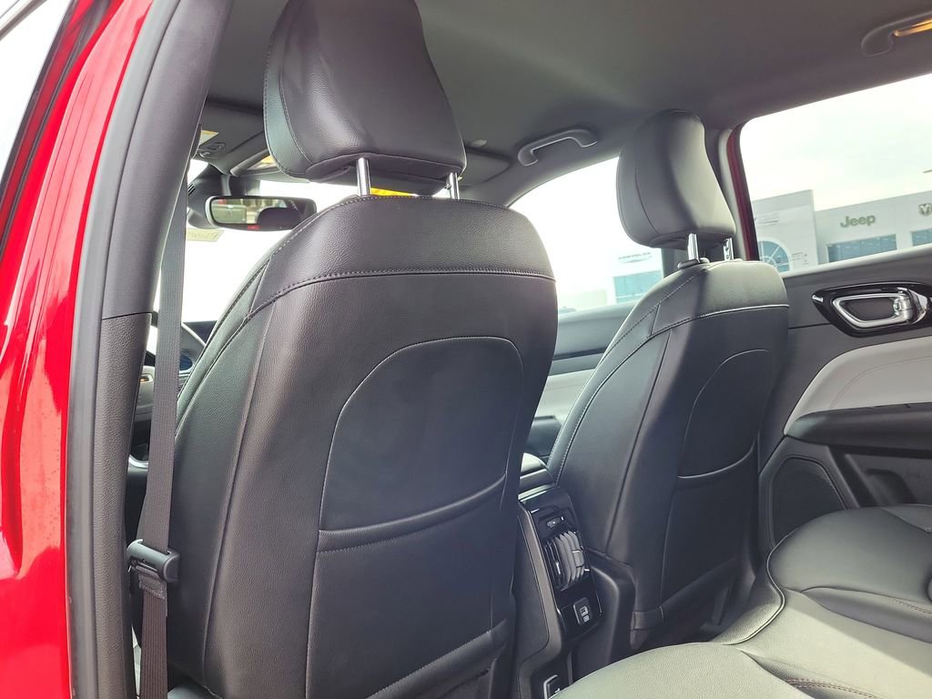 Used 2024 Jeep Compass Limited image 14