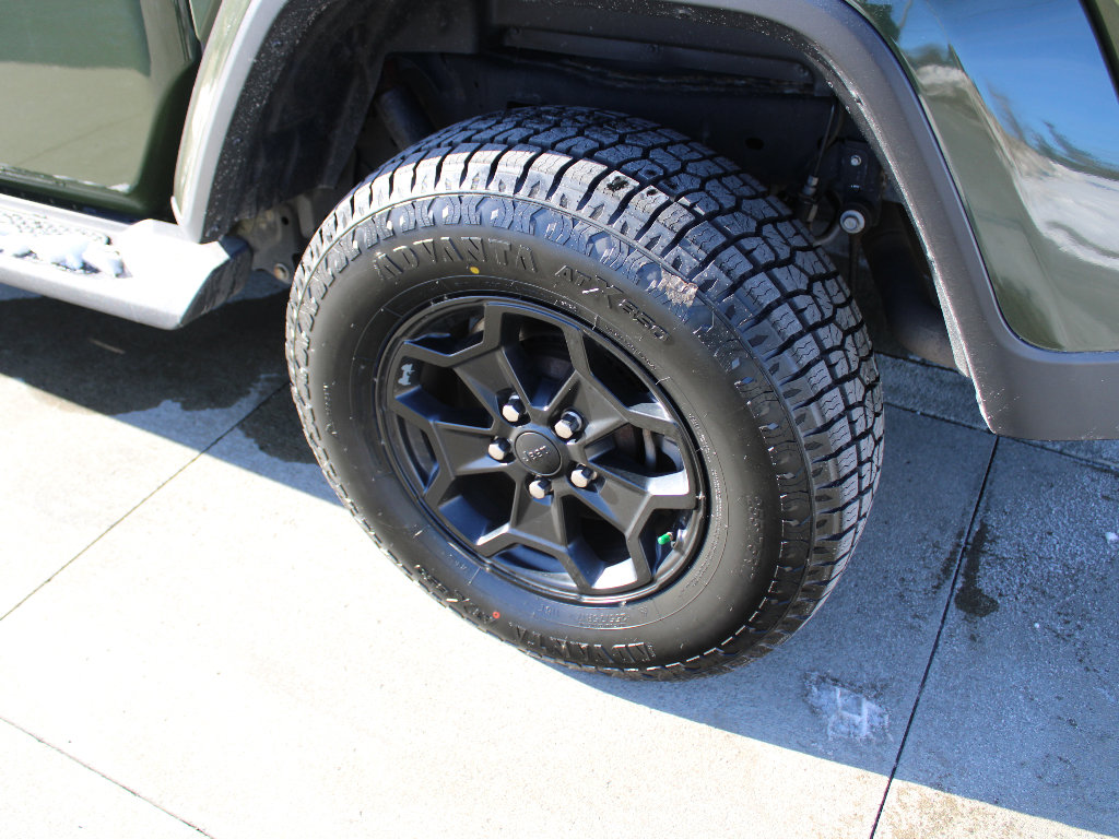 Certified 2021 Jeep Gladiator Willys image 35