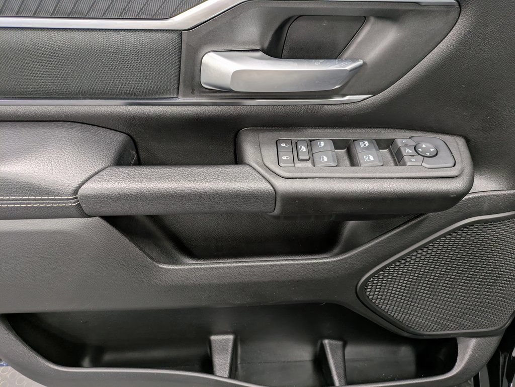 Used 2025 RAM 1500 Big Horn AWD/4WD image 12