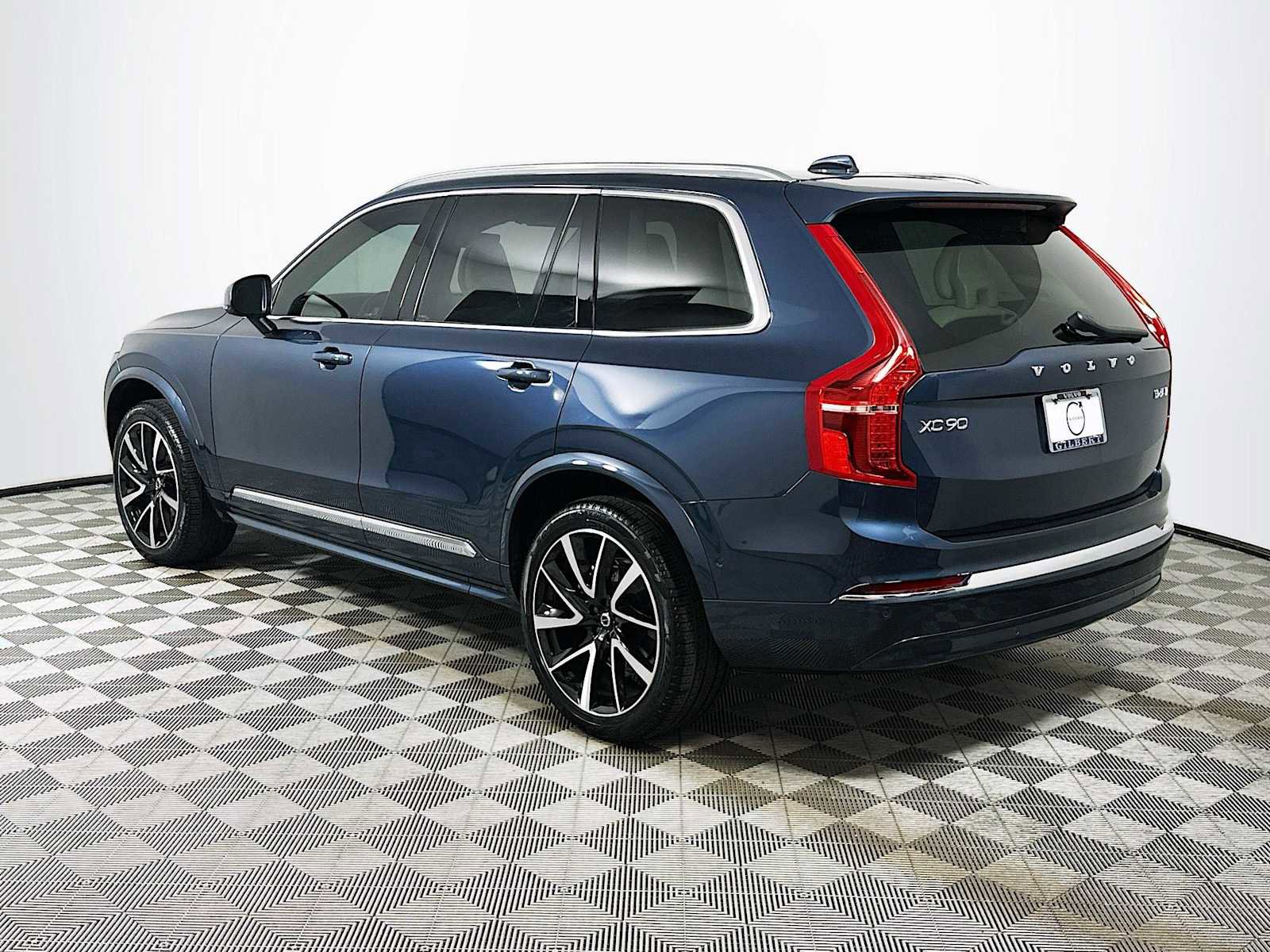 Certified 2025 Volvo XC90 B6 Plus image 5