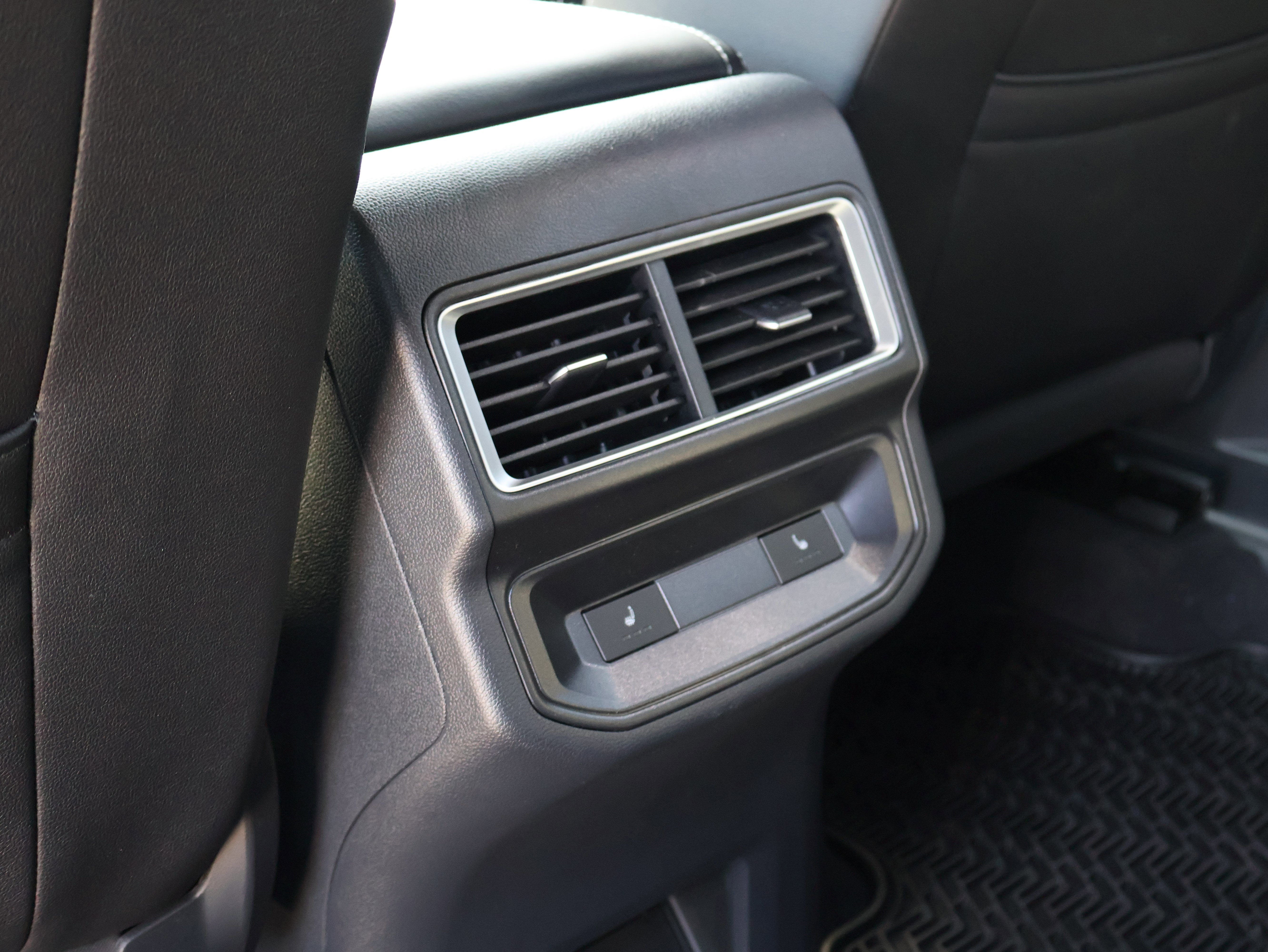 Used 2025 Volkswagen Atlas Cross Sport SEL R-Line AWD/4WD image 27