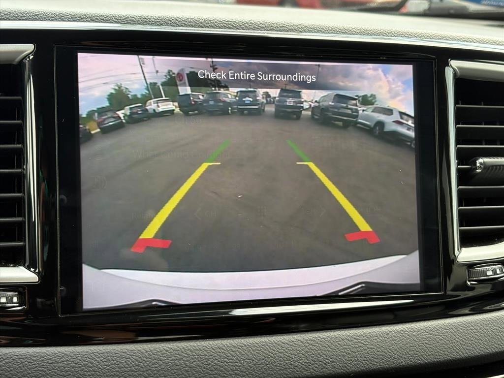 Used 2022 Chrysler Pacifica Touring-L image 14