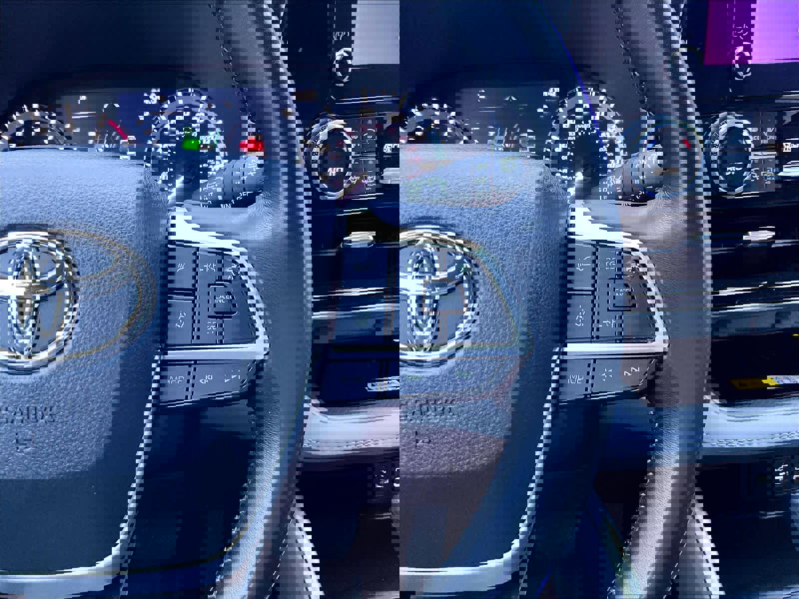 Used 2023 Toyota Highlander XLE image 25