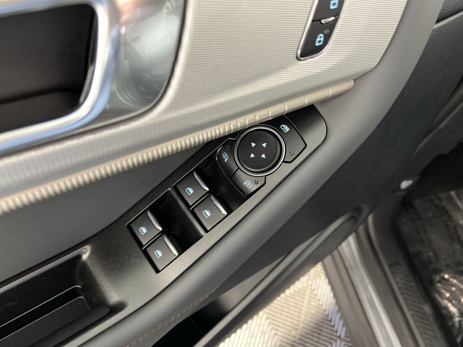 New 2026 Ford Explorer Active w/ Active Comfort Package image 15