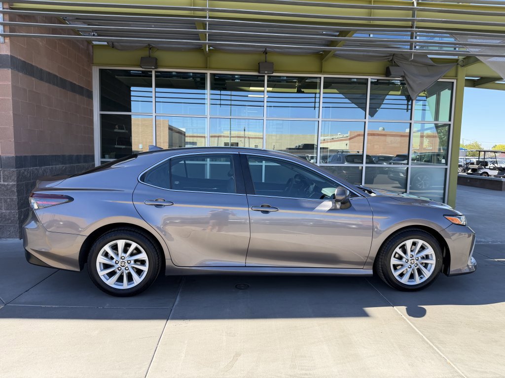 Used 2021 Toyota Camry LE image 9