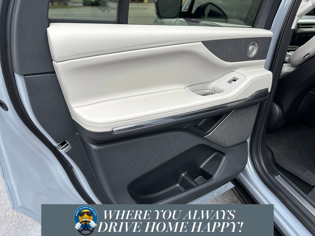 New 2025 Lincoln Navigator L Reserve image 24