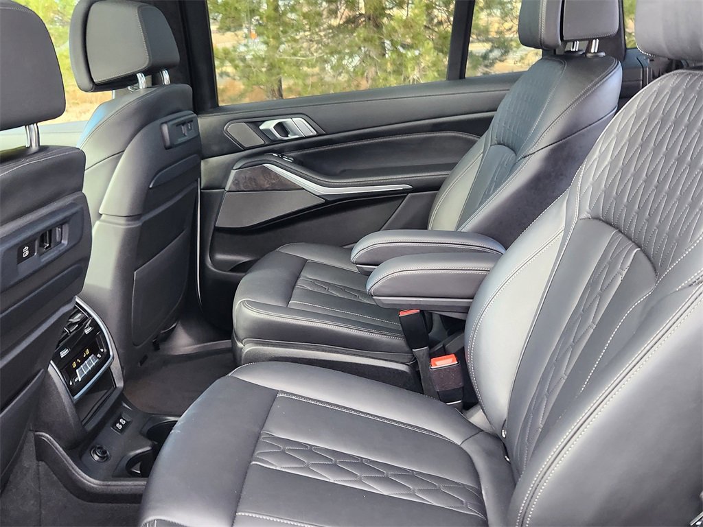 Used 2021 BMW X7 M50i image 10