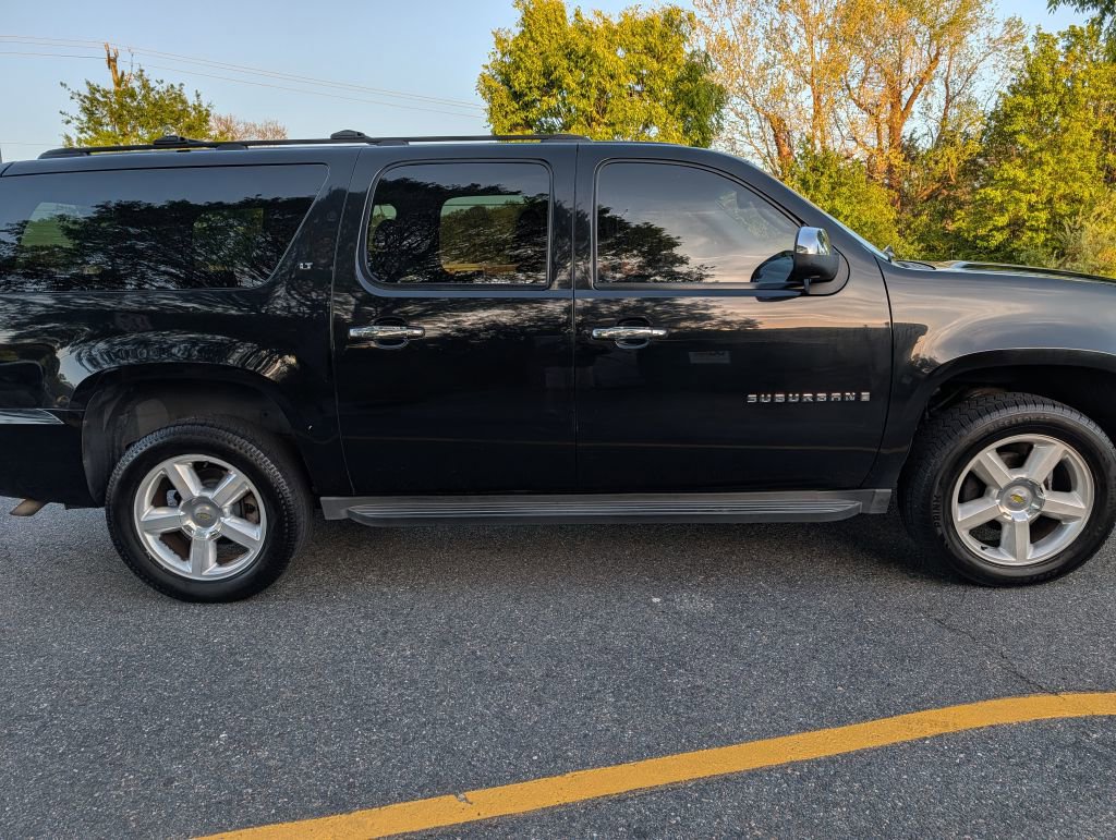 Used 2008 Chevrolet Suburban LT image 7