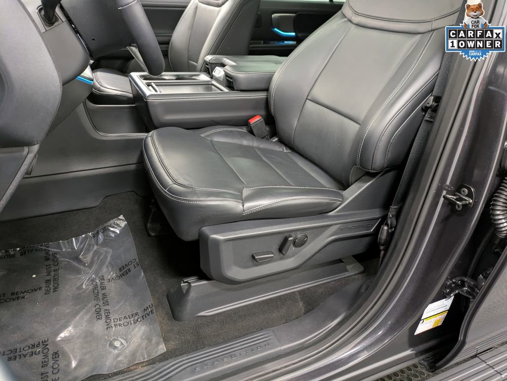 Used 2025 Ford Expedition Platinum w/ Driver's Package AWD/4WD image 12