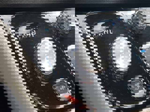 Used 2024 Chrysler Pacifica Select image 21