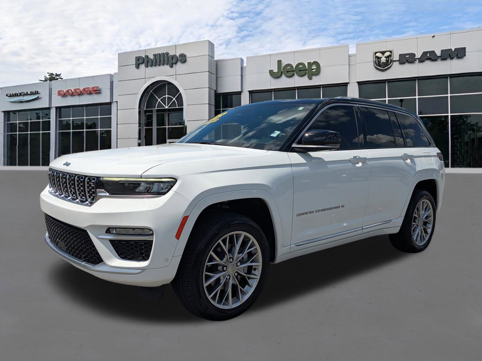 Certified 2023 Jeep Grand Cherokee Summit w/ Adv Protech Group IV AWD/4WD image 7
