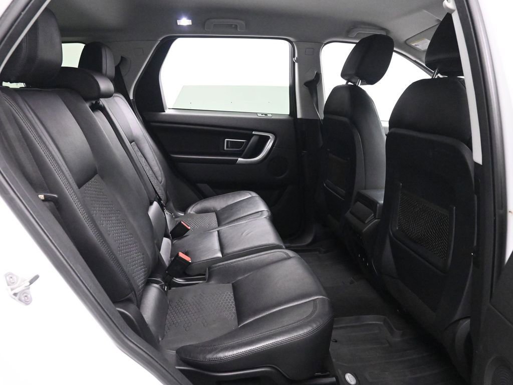 Used 2016 Land Rover Discovery Sport SE image 18