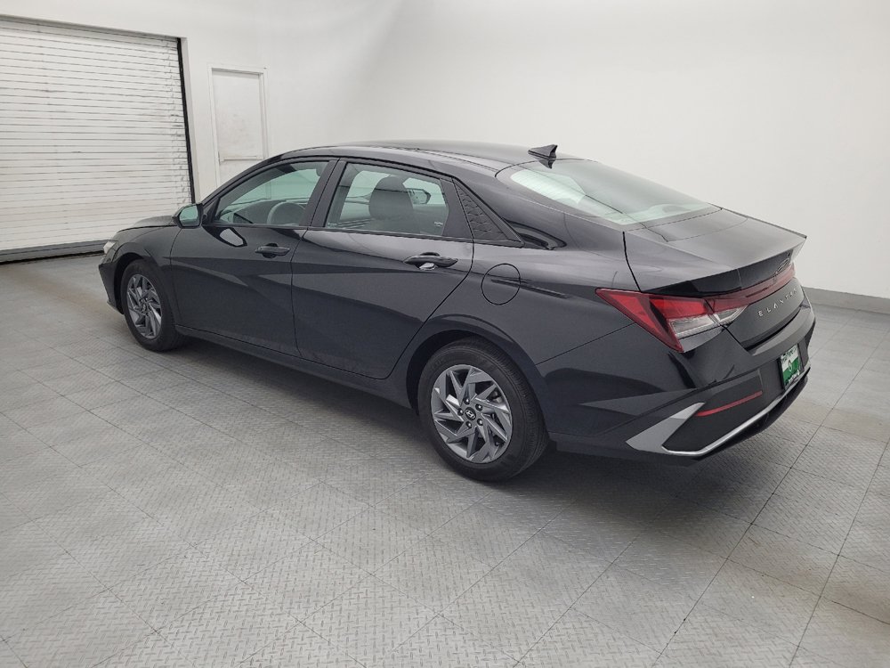 Used 2024 Hyundai Elantra SEL FWD image 3