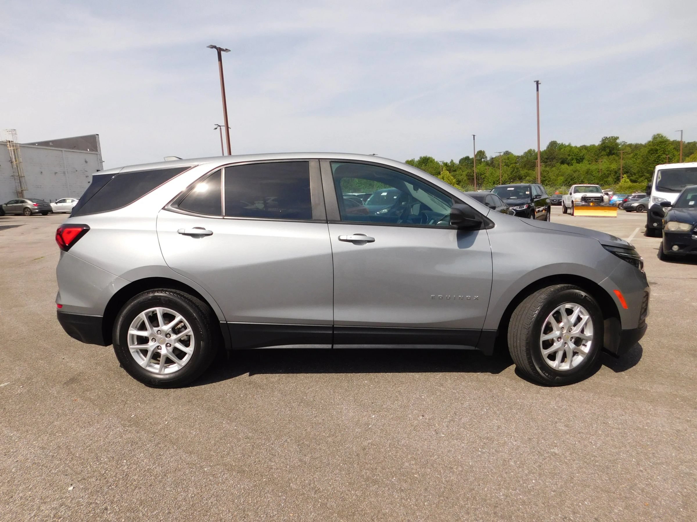 Used 2023 Chevrolet Equinox LS w/ LS Convenience Package FWD image 4