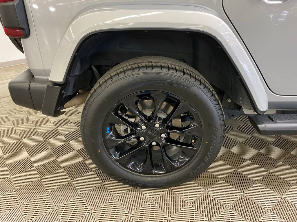 Used 2023 Jeep Wrangler Unlimited Sahara image 11