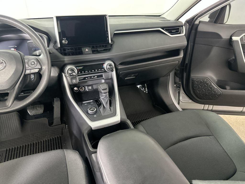 Used 2024 Toyota RAV4 LE AWD/4WD image 19