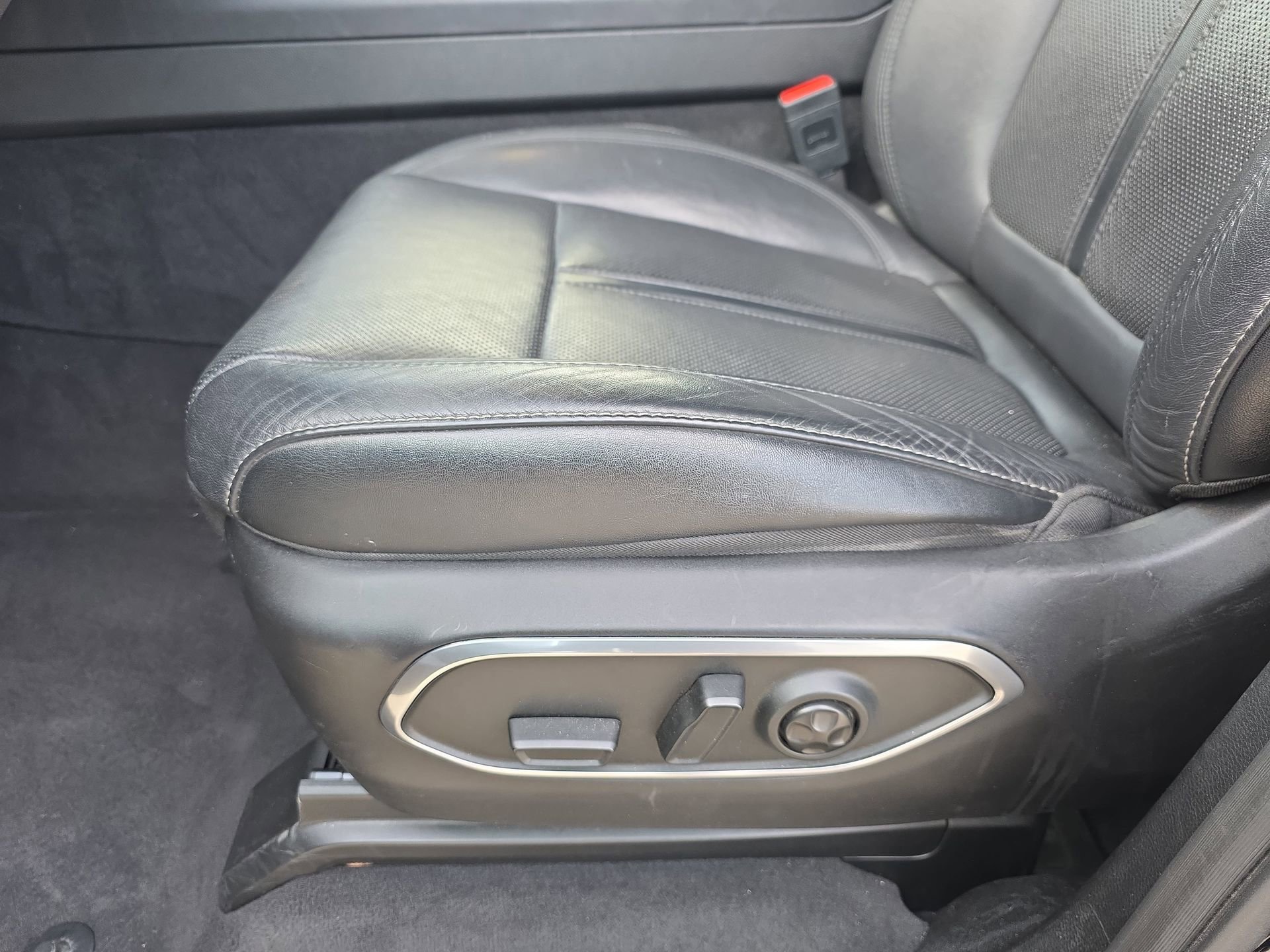 Used 2024 Jeep Wagoneer L Series II RWD image 27