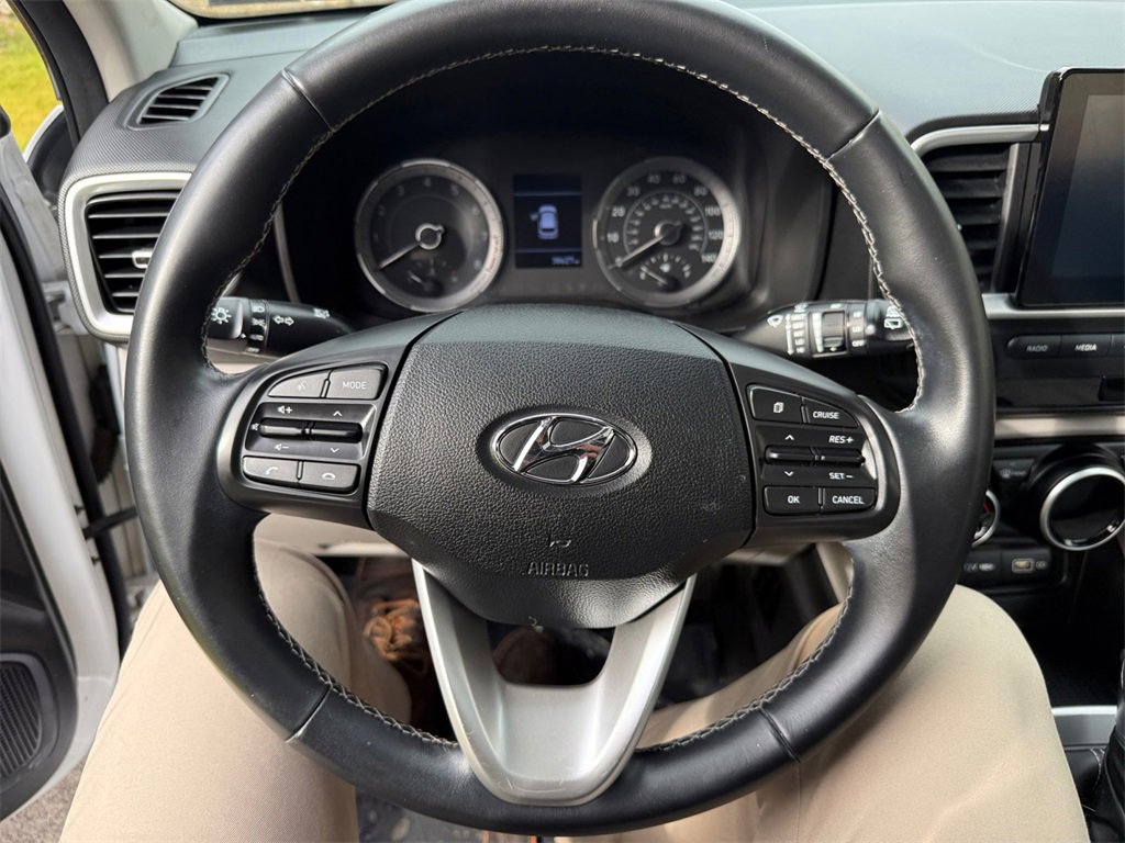 Used 2022 Hyundai Venue SEL image 15