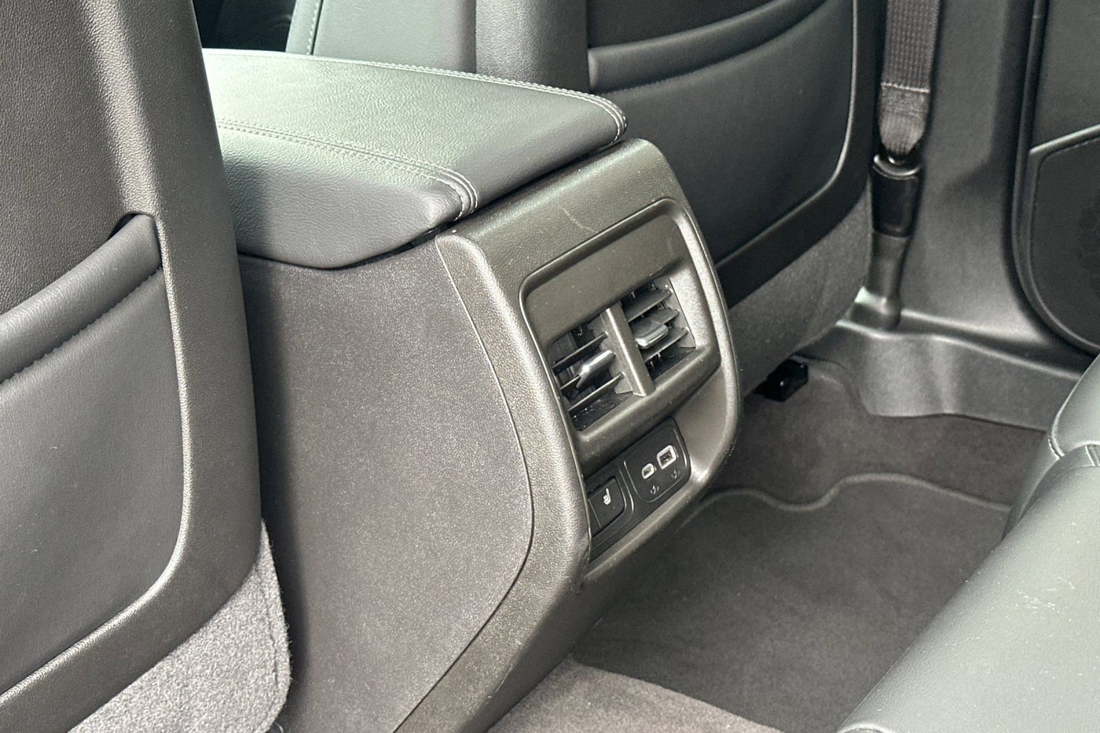 Used 2023 Cadillac XT4 Luxury w/ Cold Weather Package image 15