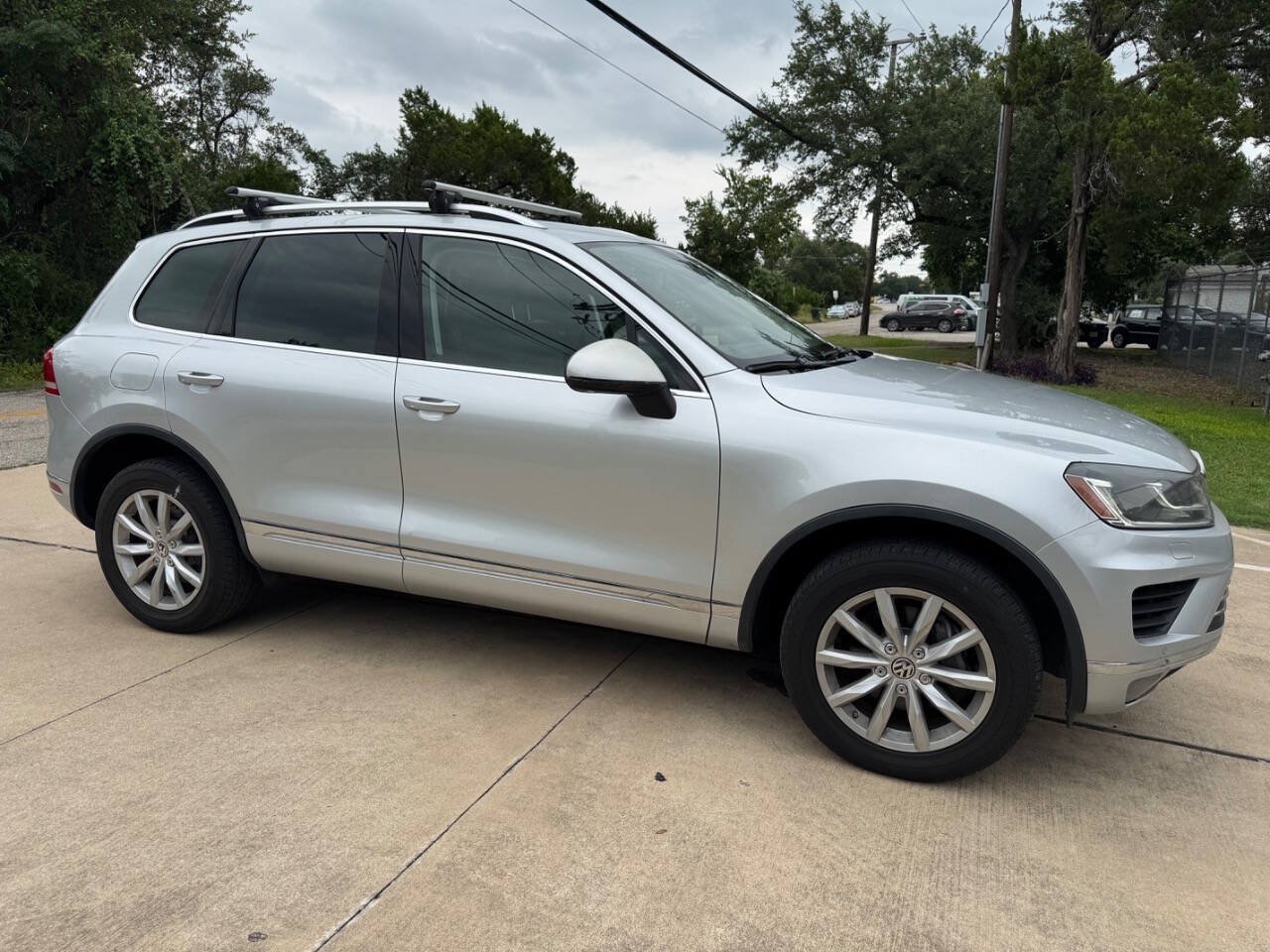 Used 2016 Volkswagen Touareg Sport AWD/4WD image 14