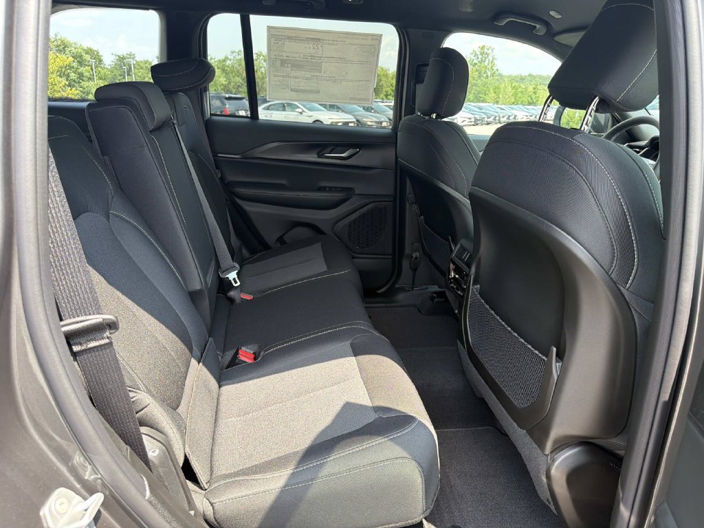 New 2026 Jeep Grand Cherokee Laredo AWD/4WD image 26