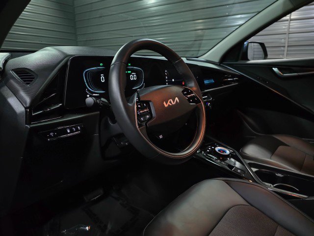 Used 2024 Kia Niro EX w/ EX Cold Weather Package image 10