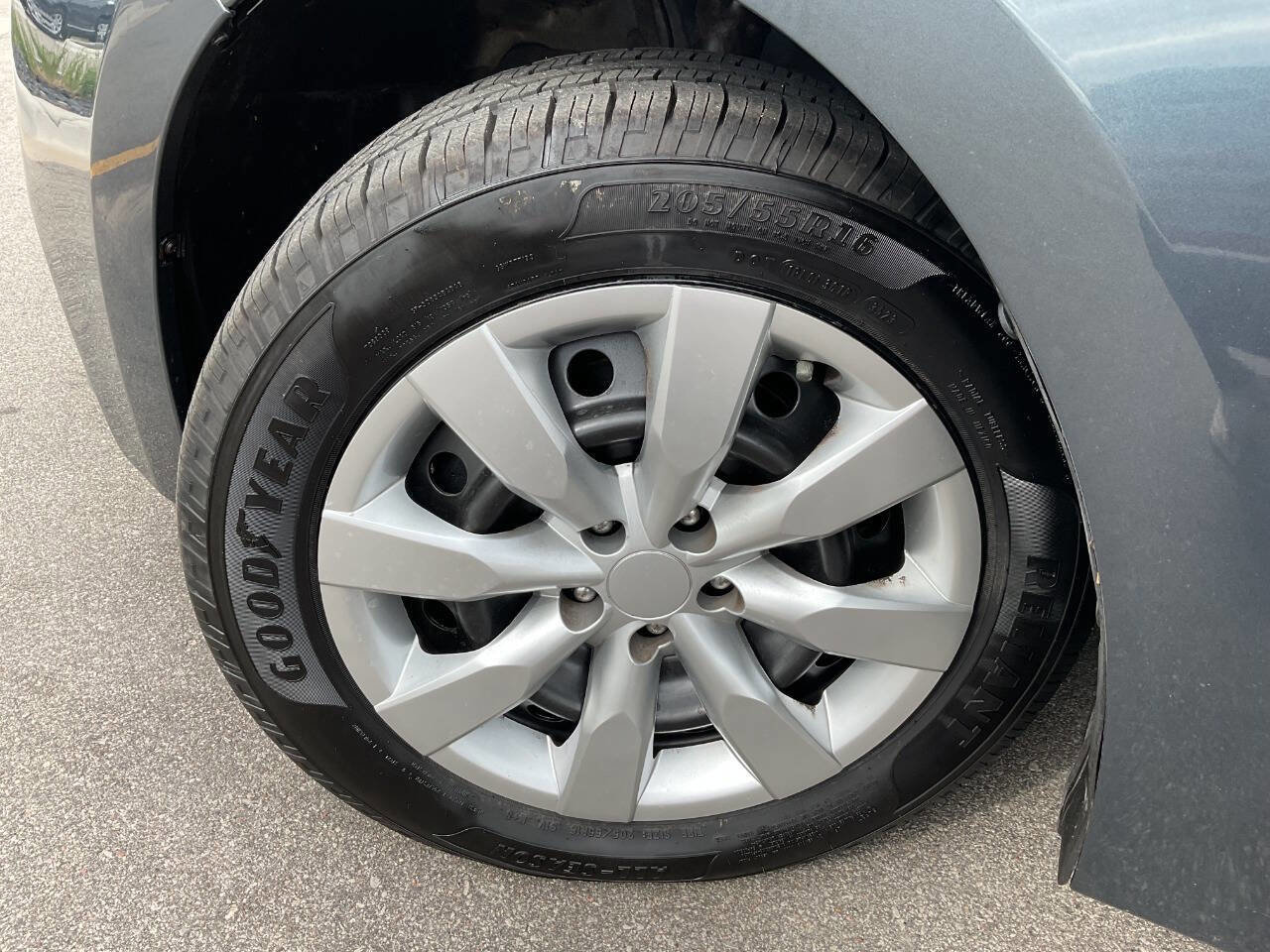 Used 2016 Toyota Corolla LE image 36