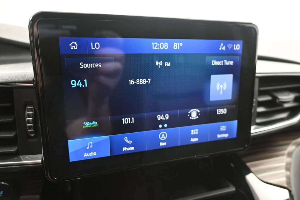 Used 2024 Ford Explorer Limited w/ Equipment Group 301A AWD/4WD image 19