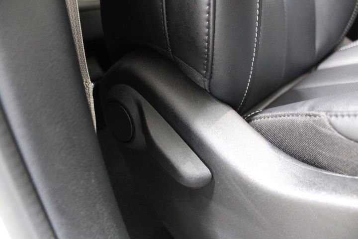 Used 2024 Chrysler Pacifica Touring-L image 27