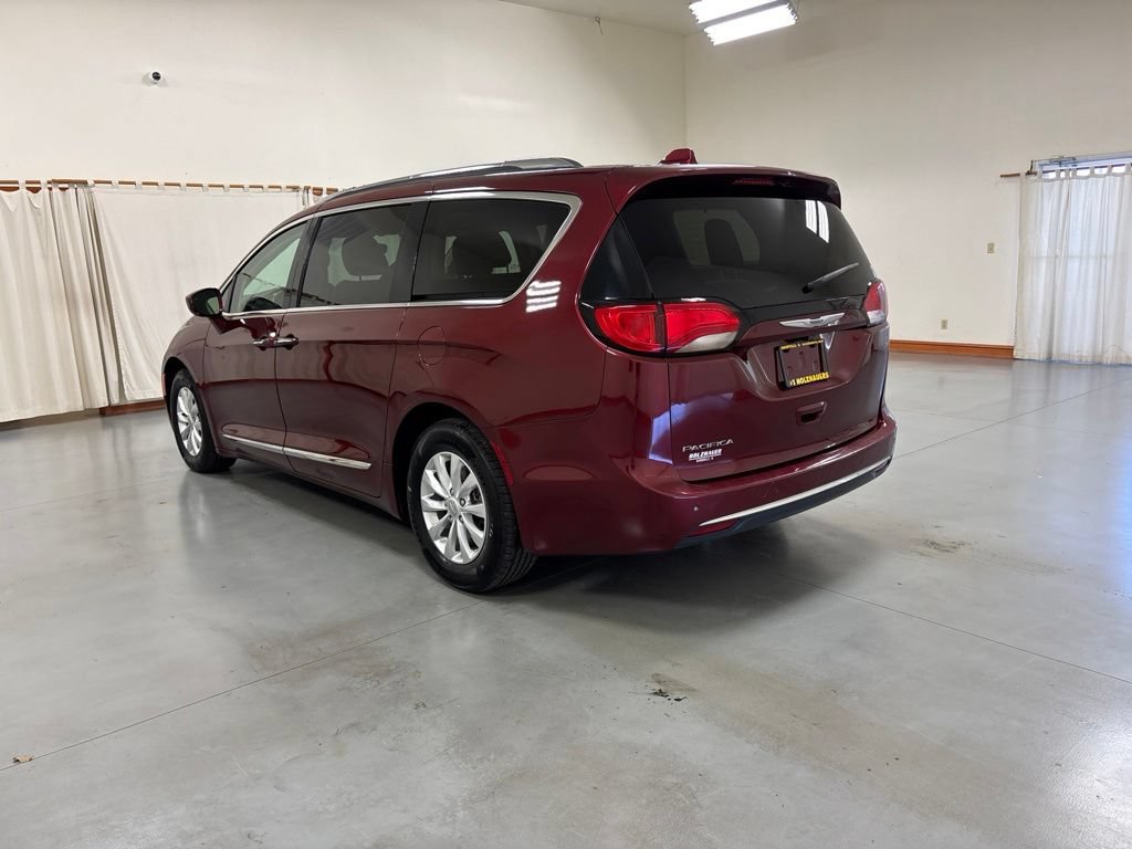 Used 2019 Chrysler Pacifica Touring-L FWD image 6