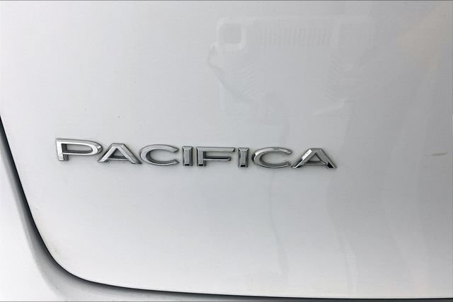 Used 2023 Chrysler Pacifica Limited FWD image 14