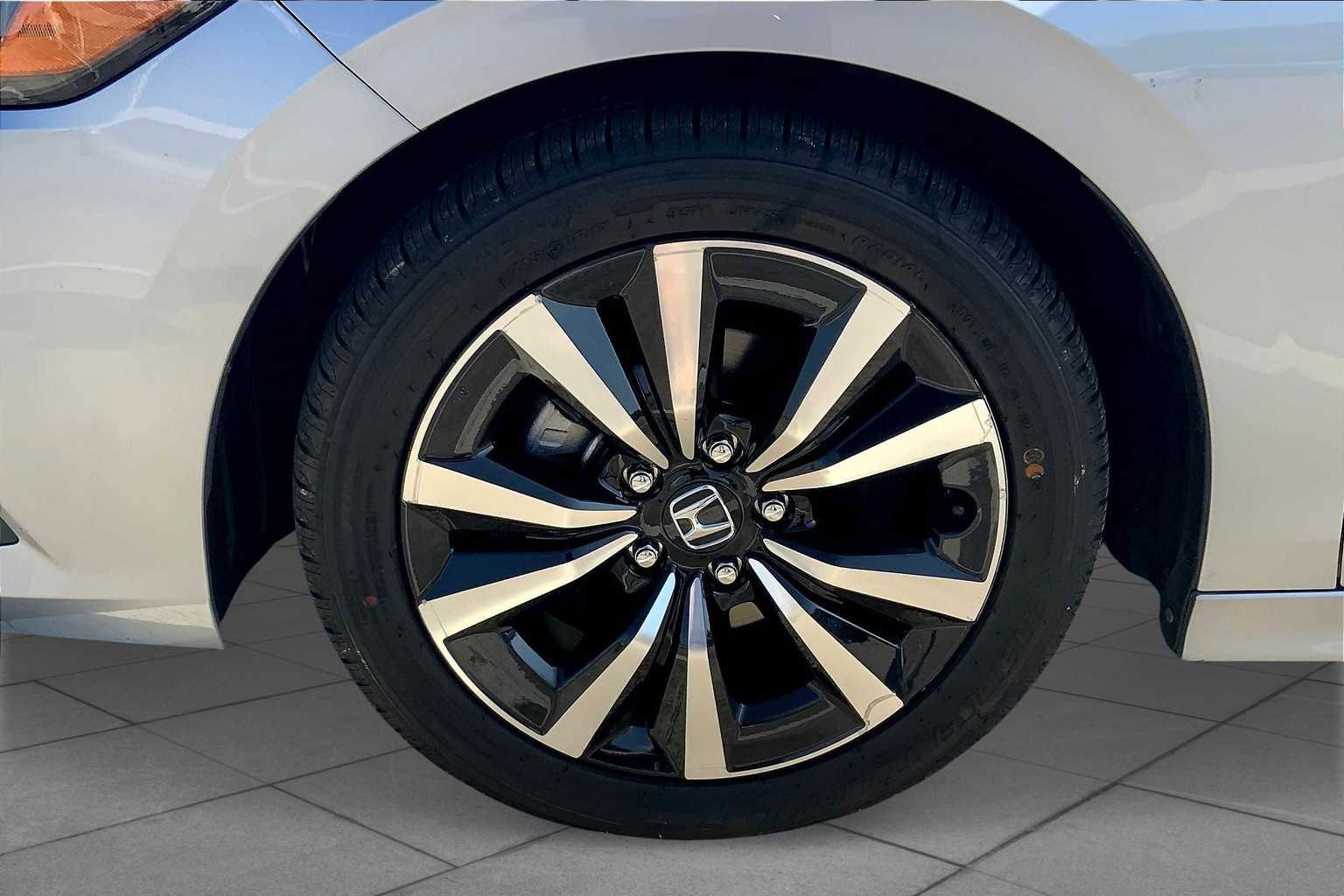 Used 2022 Honda Civic EX image 9