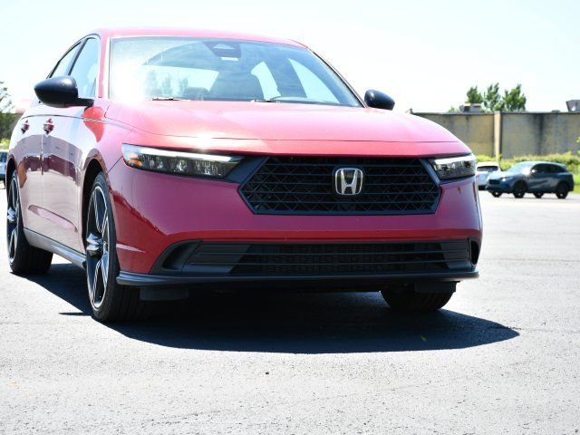 Used 2024 Honda Accord Sport image 2
