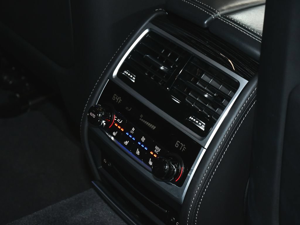 Used 2022 BMW M760i xDrive w/ Luxury Rear Seating Package AWD/4WD image 68
