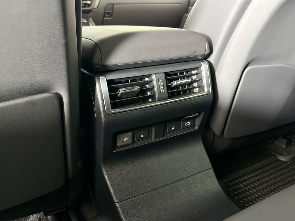 Used 2025 Lexus GX 550 image 16