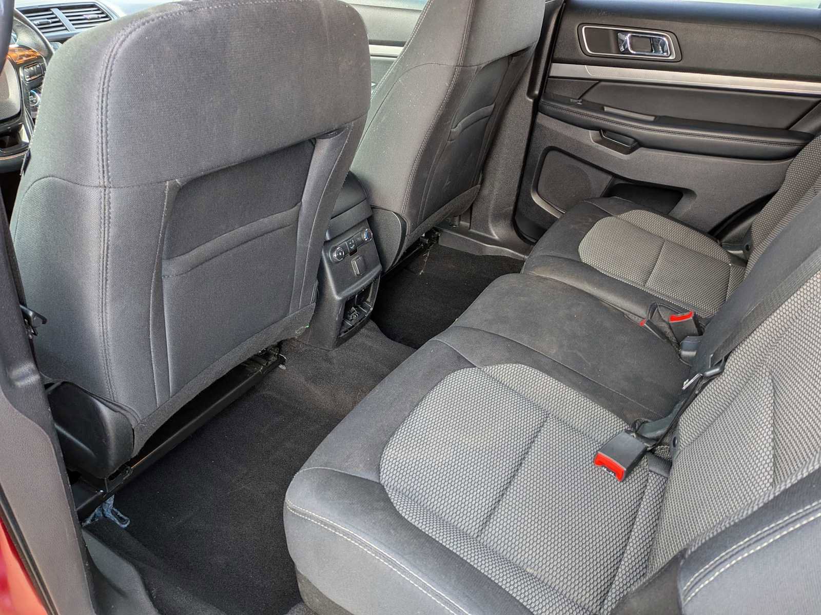 Used 2019 Ford Explorer XLT image 17